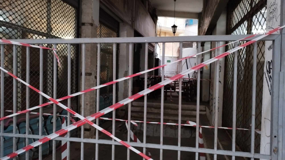 Η τρύπα στο οδόστρωμα του Μπιτ Μπαζάρ στη Θεσσαλονίκη